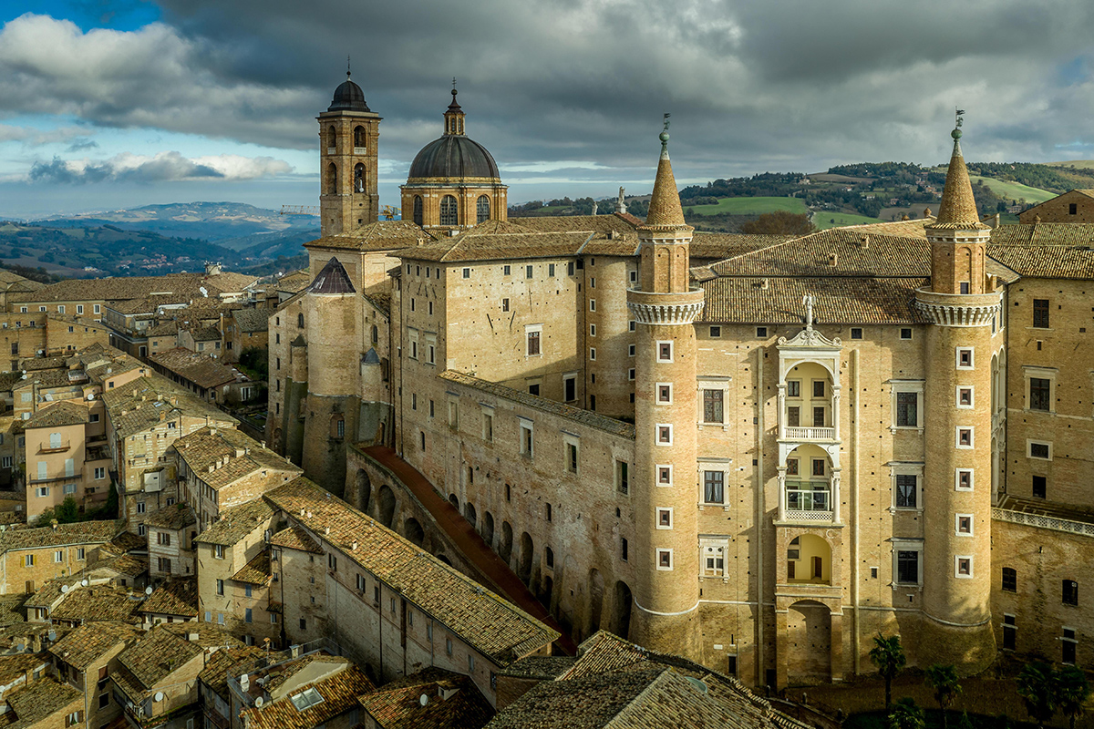 ekskurzia-umbria-italia-pochivka-gubio-urbino-екскурзия-почивка-италия-умбрия-губио-урбино