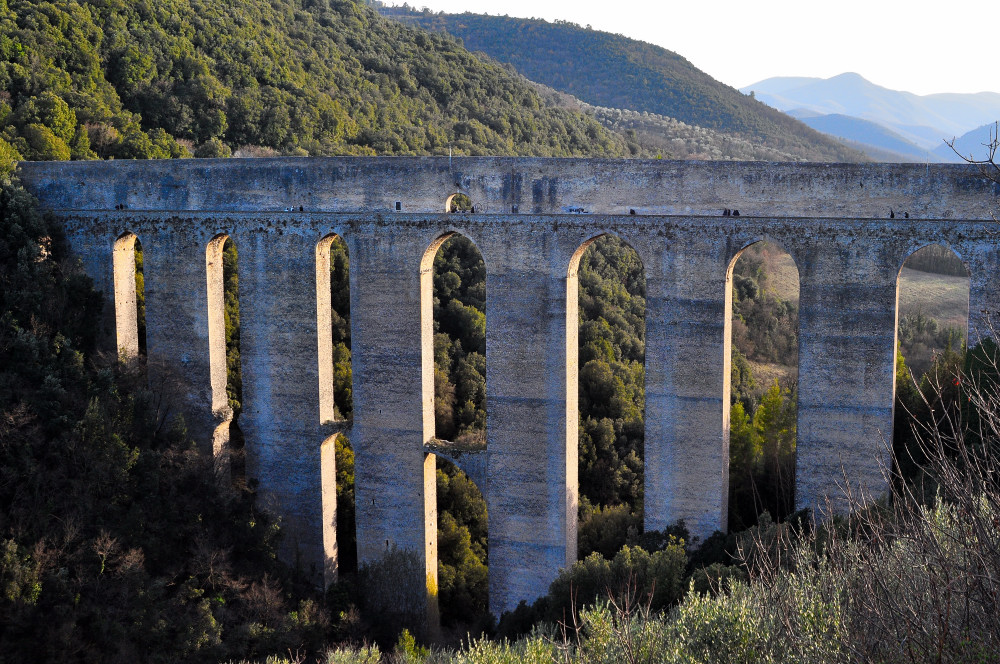 ekskurzia-umbria-italia-pochivka-asizi-spoleto-екскурзия-почивка-италия-умбрия-асизи-сполето-спело